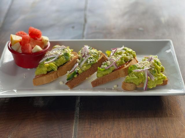 Avocado toast (T)
